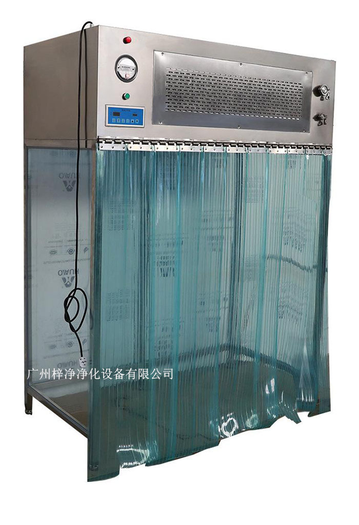 百級潔凈層流罩它主要由箱體、風機、初效空氣過濾器、高效空氣過濾器、阻尼層、燈具等組成。