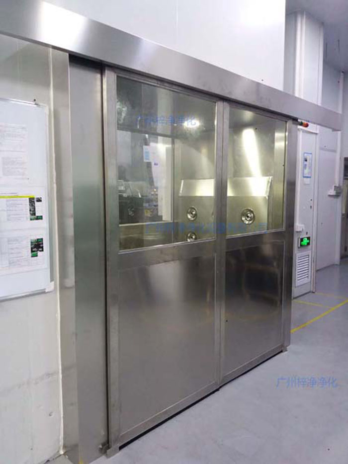 全自動(dòng)感應(yīng)風(fēng)淋室在無(wú)塵車(chē)間的生產(chǎn)環(huán)境中 全自動(dòng)感應(yīng)風(fēng)淋室在無(wú)塵車(chē)間的生產(chǎn)環(huán)境中