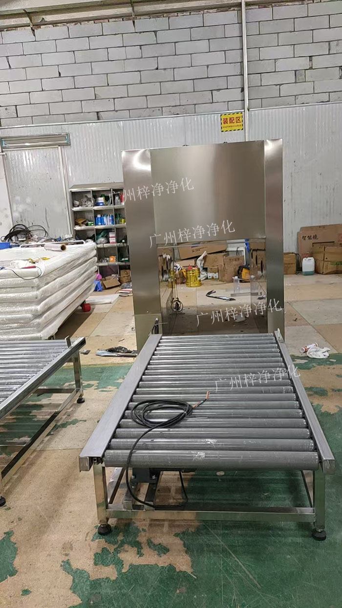 自動(dòng)門(mén)層流傳遞窗可配合輸送線(xiàn)兩端設(shè)有自動(dòng)門(mén)，實(shí)現(xiàn)物品的自動(dòng)進(jìn)出，減少人工操作。