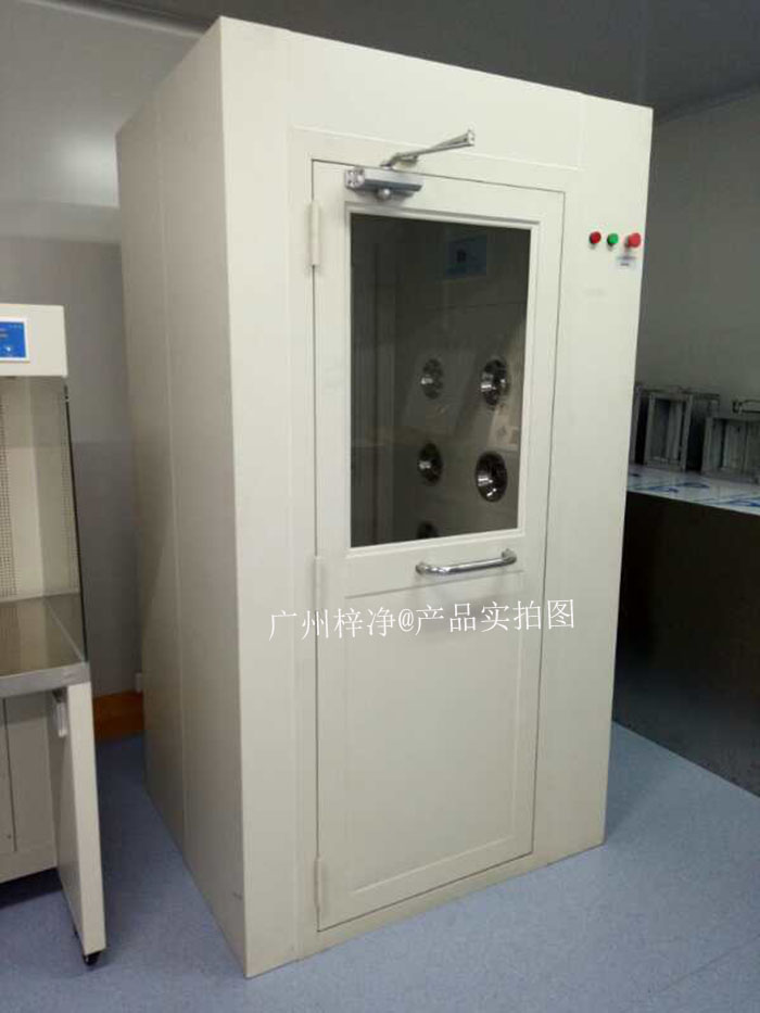 風(fēng)淋室運(yùn)行過程中產(chǎn)生的噪音可能會對操作人員造成不適，影響工作效率。