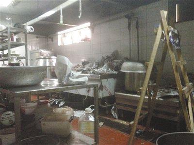 漢麗軒烤肉超市昌平店的后廚環境。
